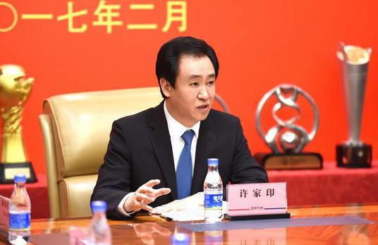 萧常乾皱紧眉头：这件事跟叶辰有什么关系？钱红艳想到自己多日来受的折磨，顿时大哭出声：你难道忘了，当初我们要给马岚下套的事了？萧常乾点点头：我当然不会忘。